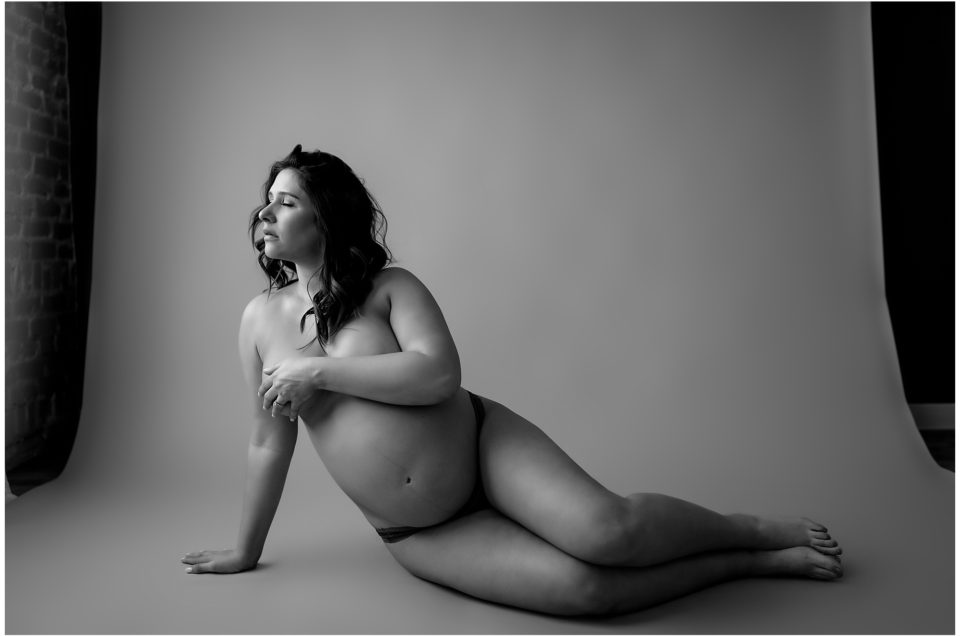 Black and white images of naked pregnant woman.
